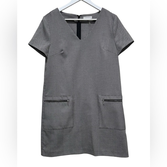 1. State Dresses & Skirts - 1. State Black and White Patterned Mini Shift Sheath Dress V Neck Women’s Sz 8